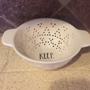 Rae Dunn Colander- Keep.